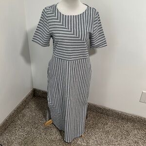 🦢 NWT Hailey & Co Short Sleeve Midi Dress